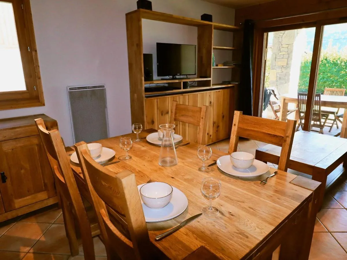 Appartement De Charme Avec Terrasse, Piscine Et Parking, Proche Centre Et Arret Ski-Bus - Fr-1-624-105 Samoens 0*,  France