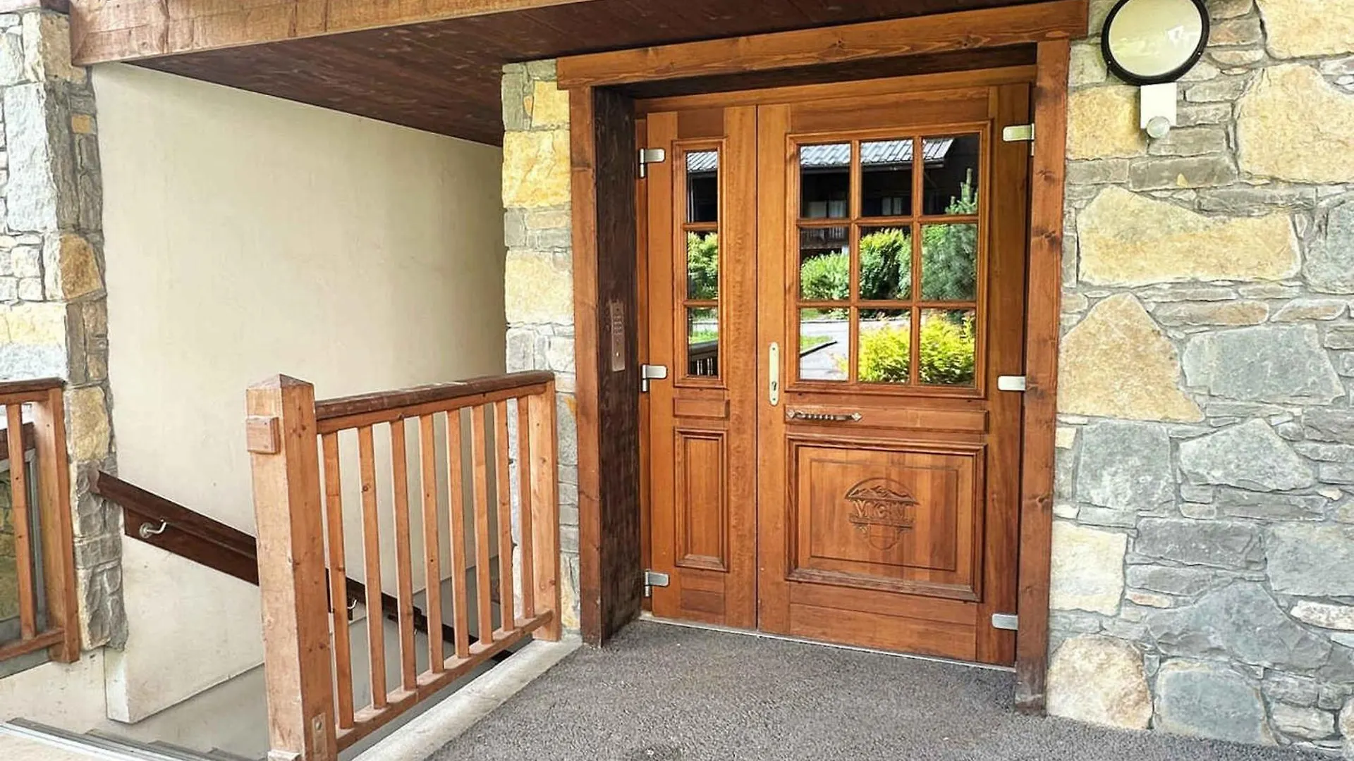 Appartement De Charme Avec Terrasse, Piscine Et Parking, Proche Centre Et Arret Ski-Bus - Fr-1-624-105 Samoens